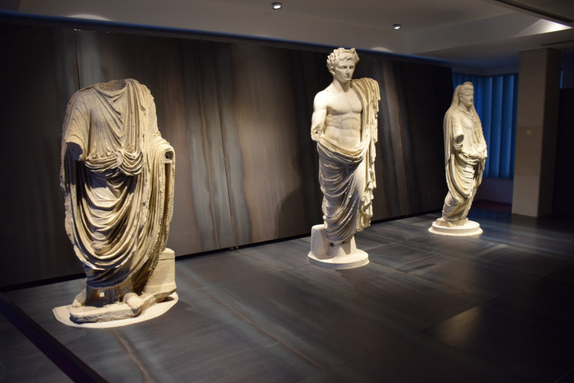 things to do in Zadar when it rains statues in archaeological museum