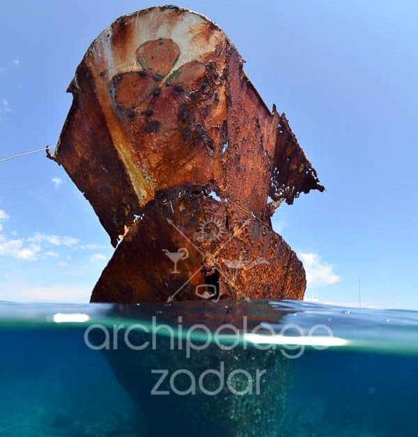 sunken ship snorkeling in Zadar ledenik
