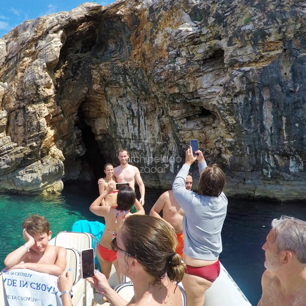 Golubinka-cave-dugi-otok-boat-tour