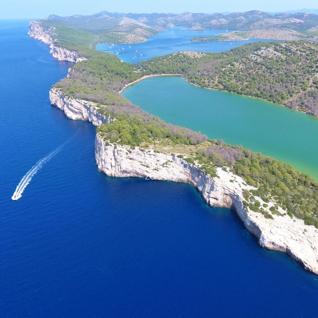 boat-excursion-near-salt-lake-mir-telascica