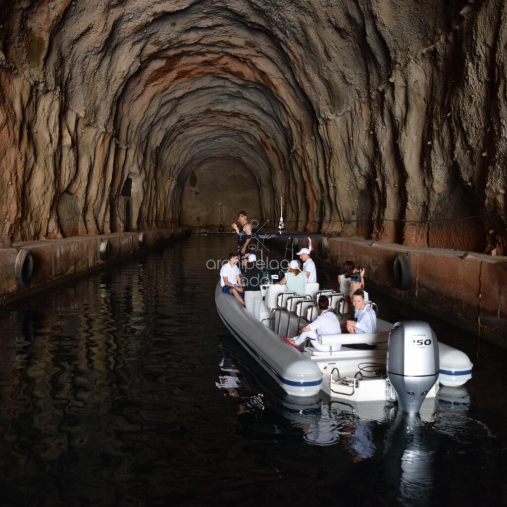 boat-tour-to-military-tunnels