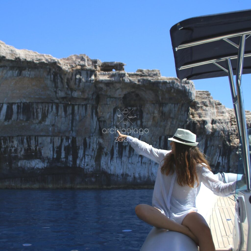 boat-trip-cliff-on-mana-island