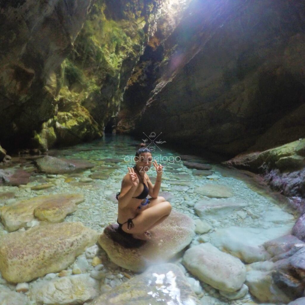 dugi-otok-boat-tour-inside-golubinka-cave