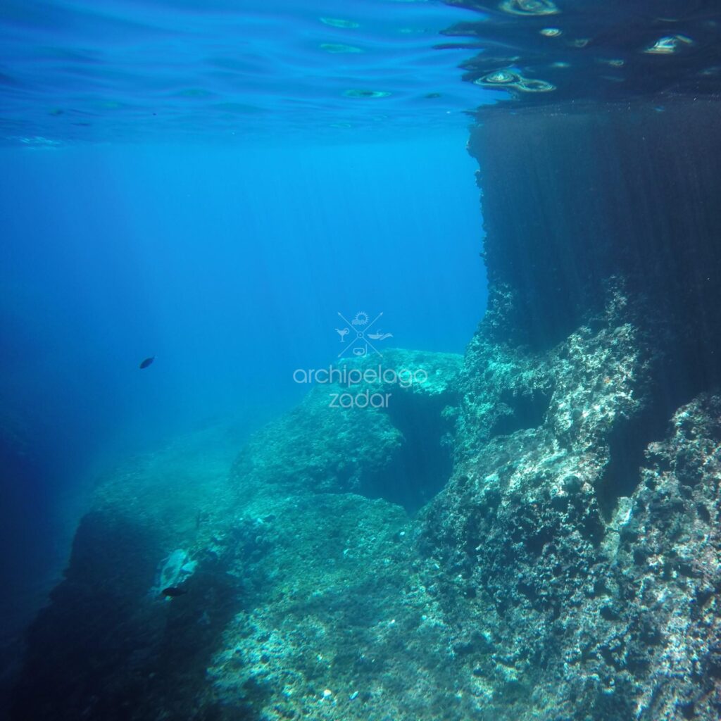 golubinka-cave-underwater