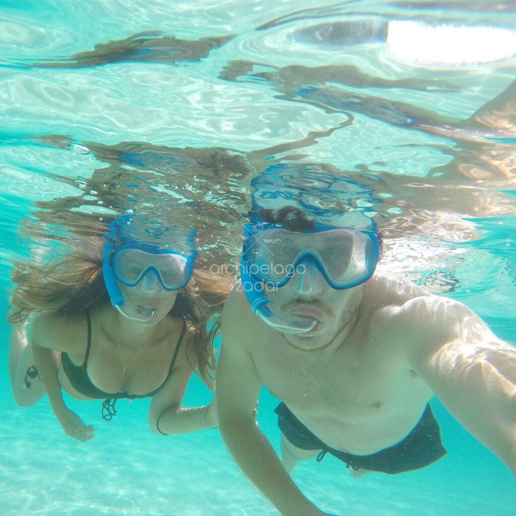 snorkeling-selfie-during-a-boat-trip