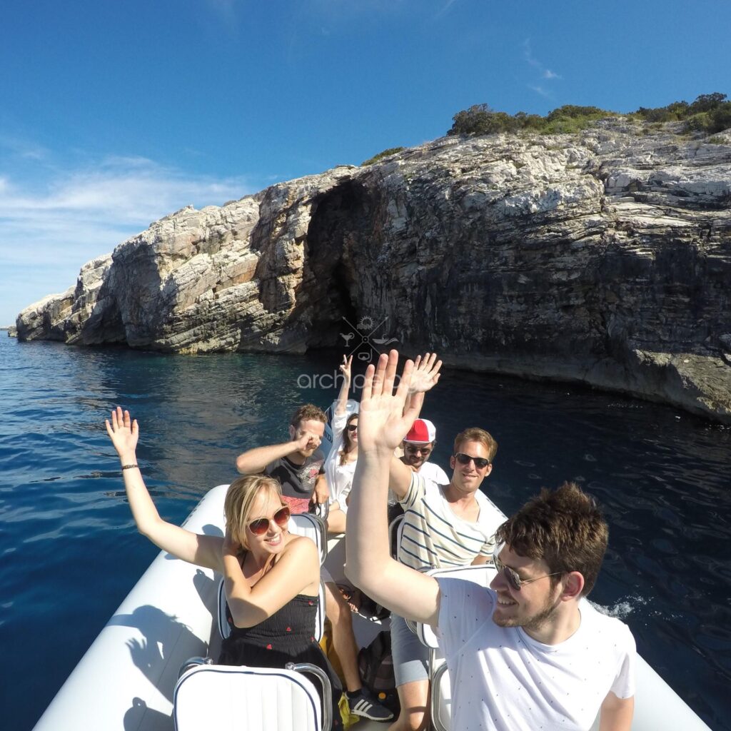 speedboat-tour-golubinka-cave