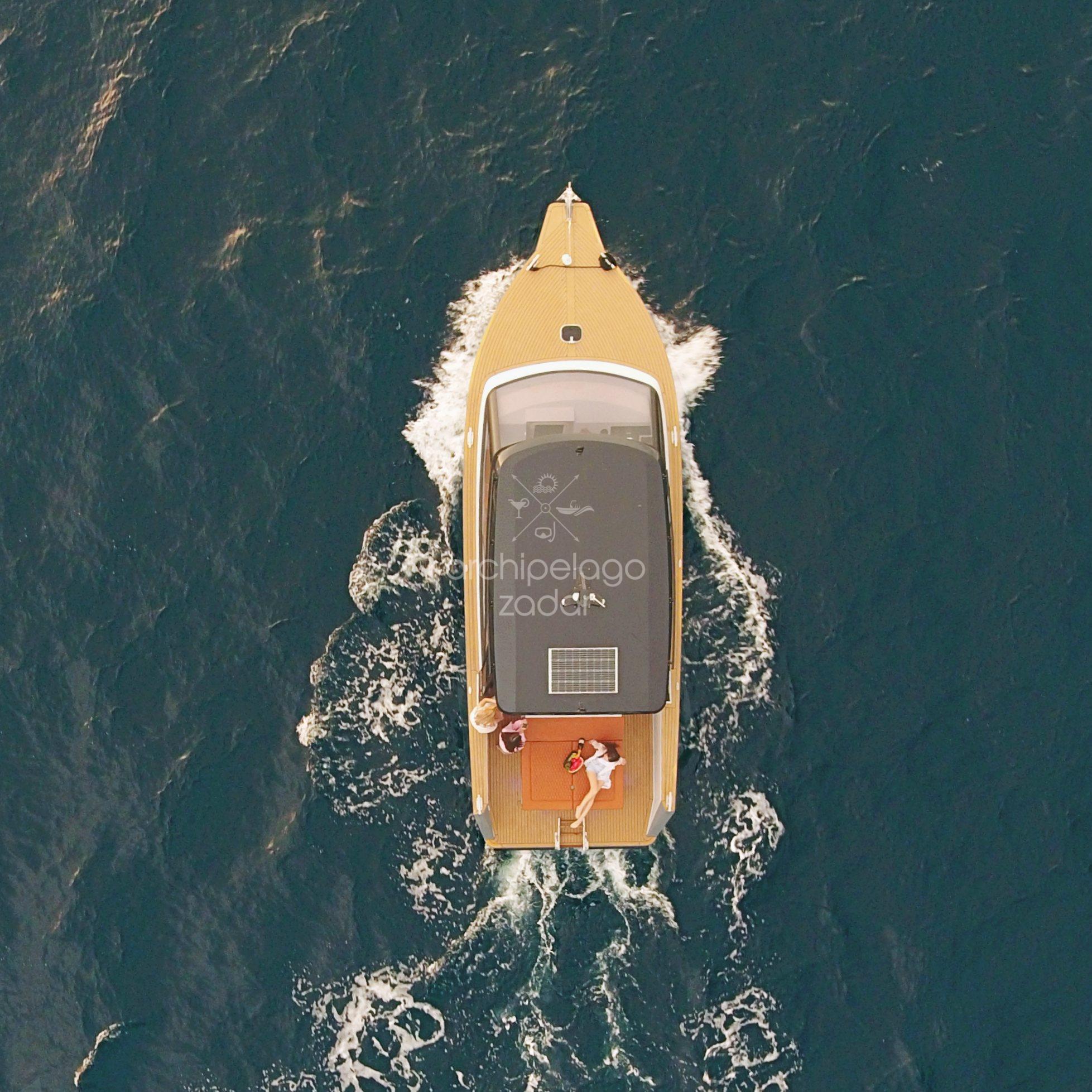 Colnago 33 speedboat, aerial view
