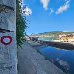 finding shade during a boat tour from zadar