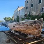 osljak island old wooden boat