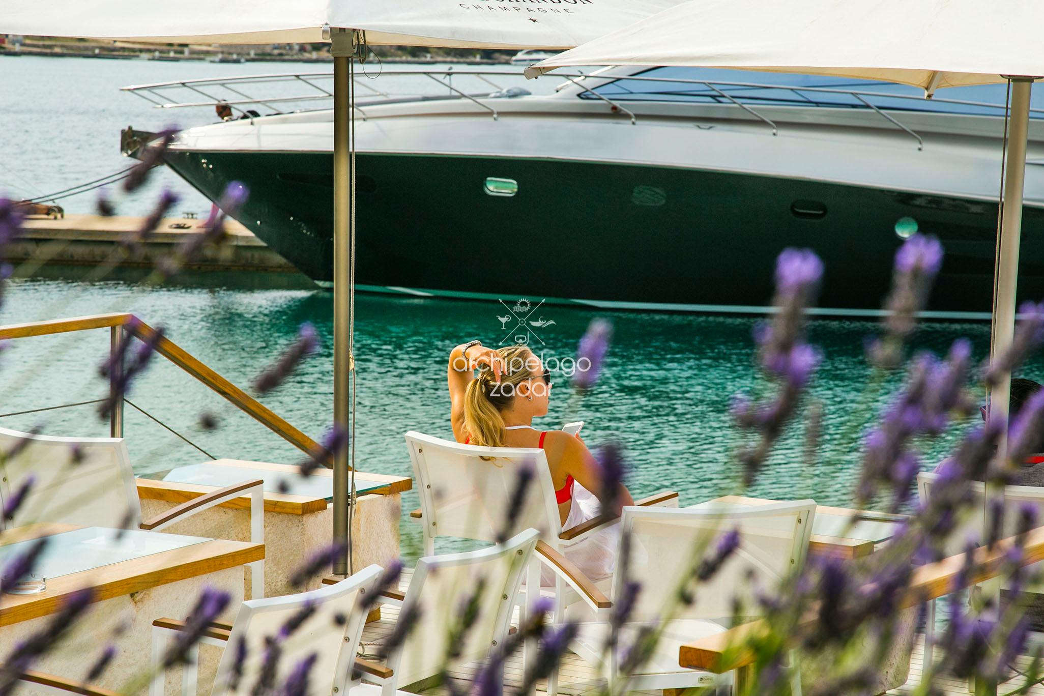 Fešta island arrival and amenities (3) Fešta island arrival and amenities (3)