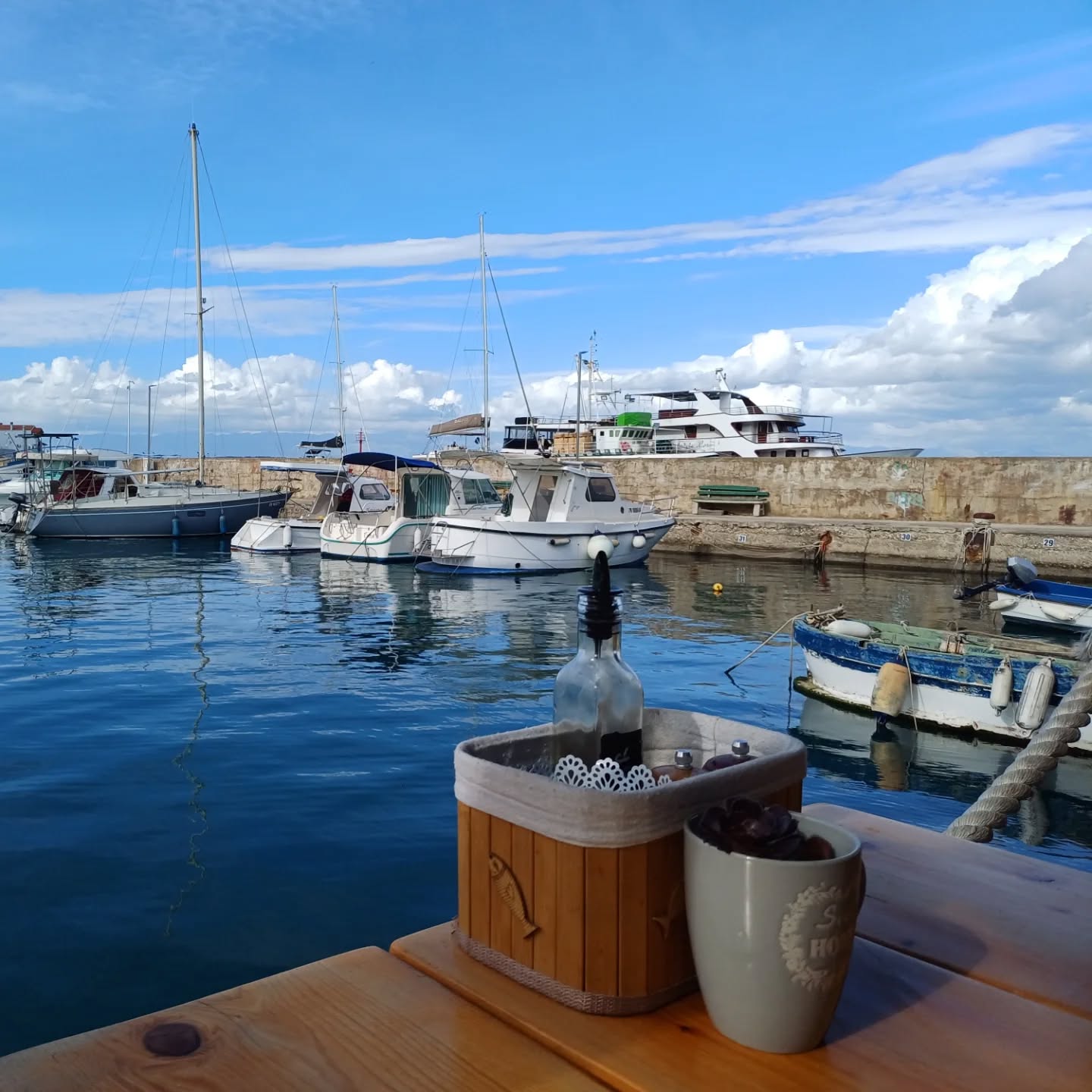 Srdela Fish Snack table & water detail