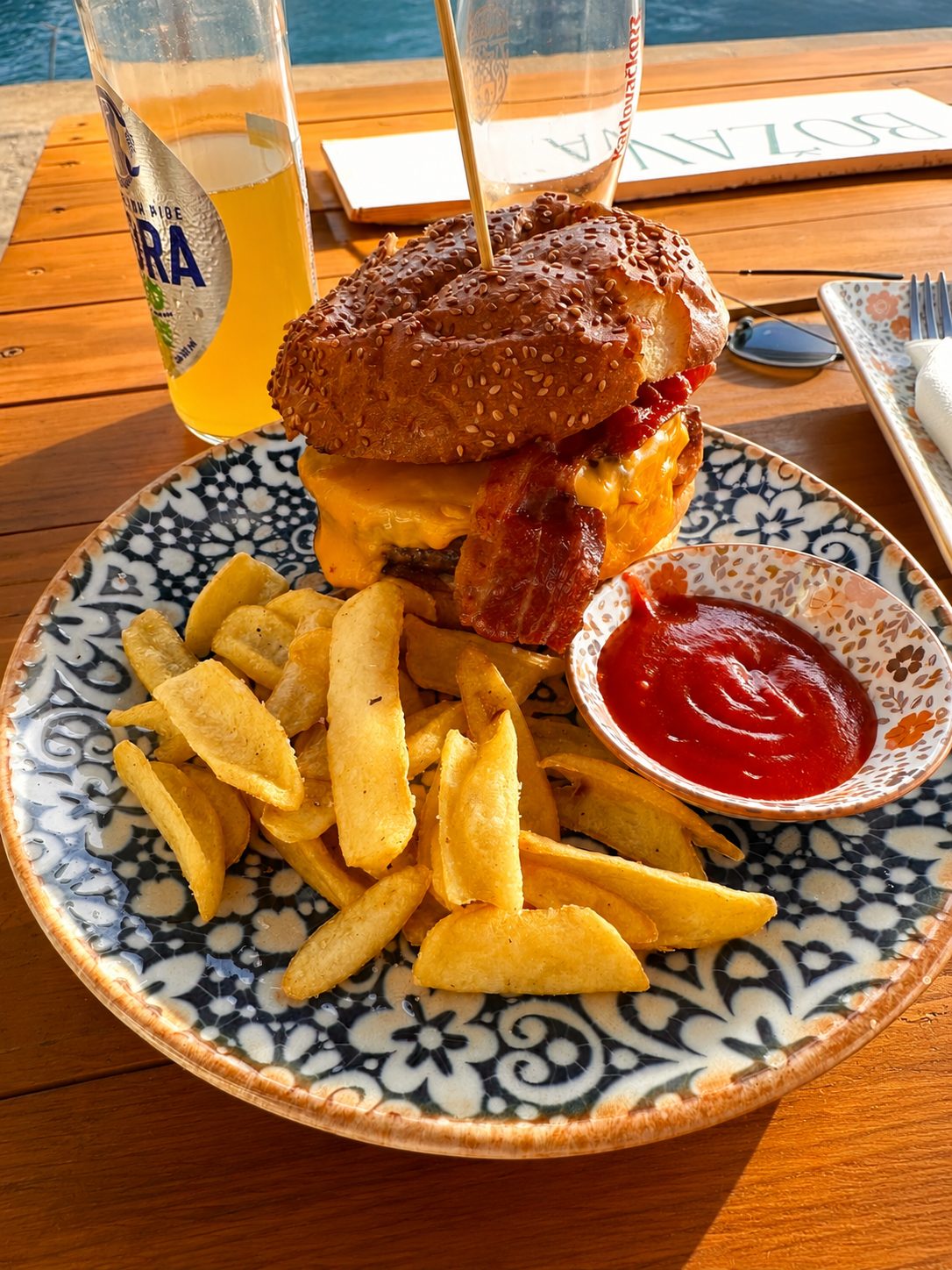 Bacon cheeseburger with potato wedges at Bistro Propela Božava Bacon cheeseburger with potato wedges at Bistro Propela Božava